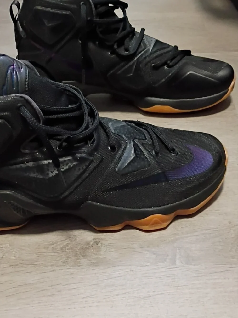 Mens- Nike Labron James 13 